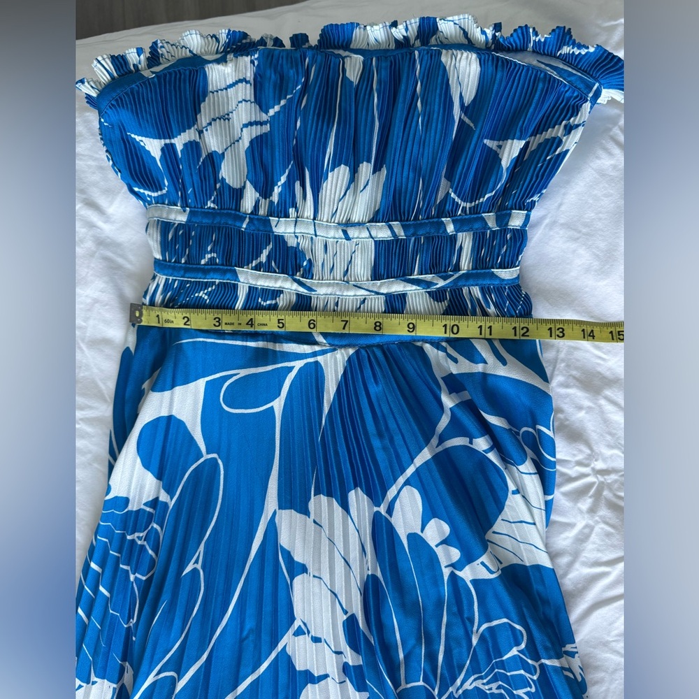 Elegant Blue Floral Strapless Dress - Picture 12 of 13